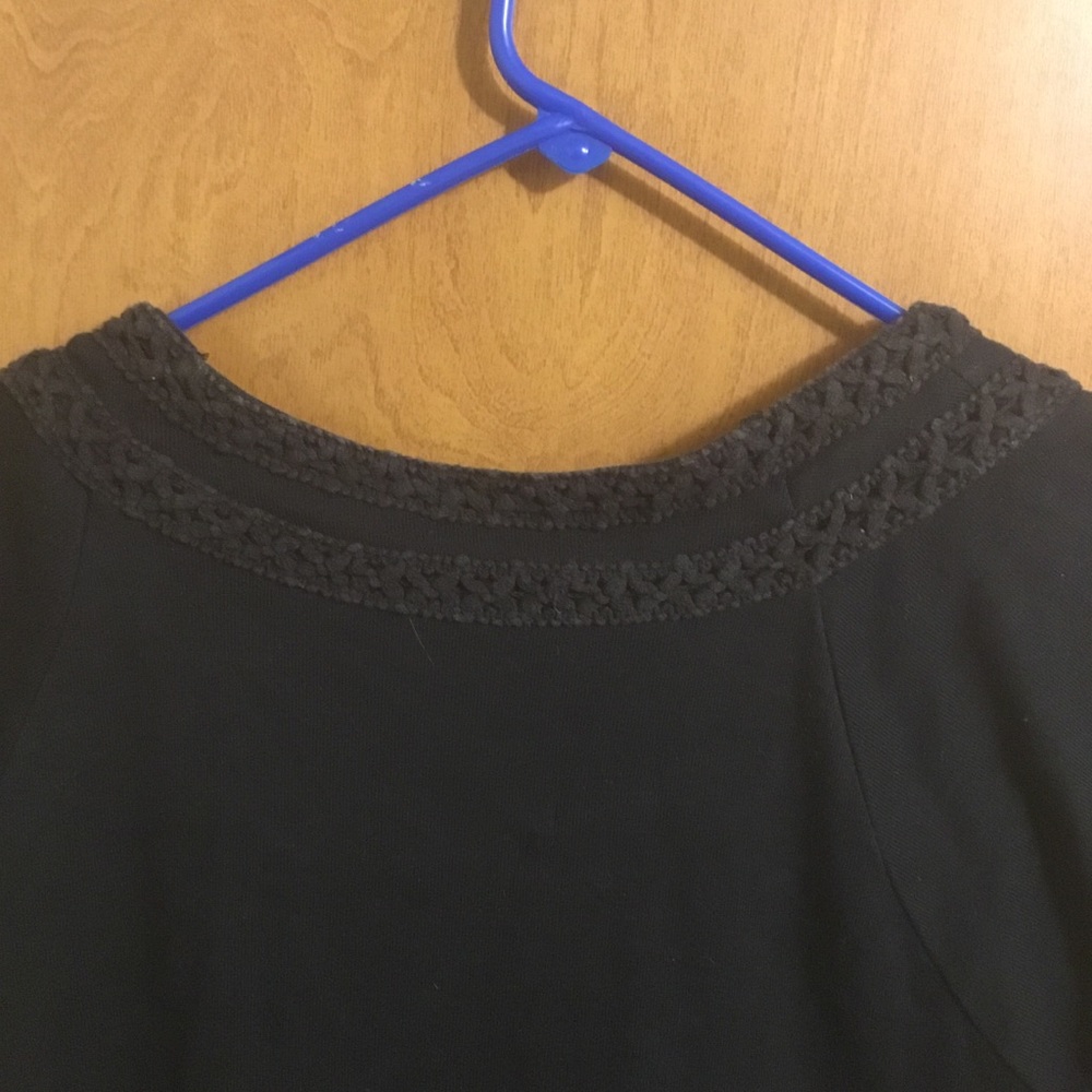 Rafaella Black Short-Sleeve V-Neck Top with Crochet Trim L - Picture 4 of 5